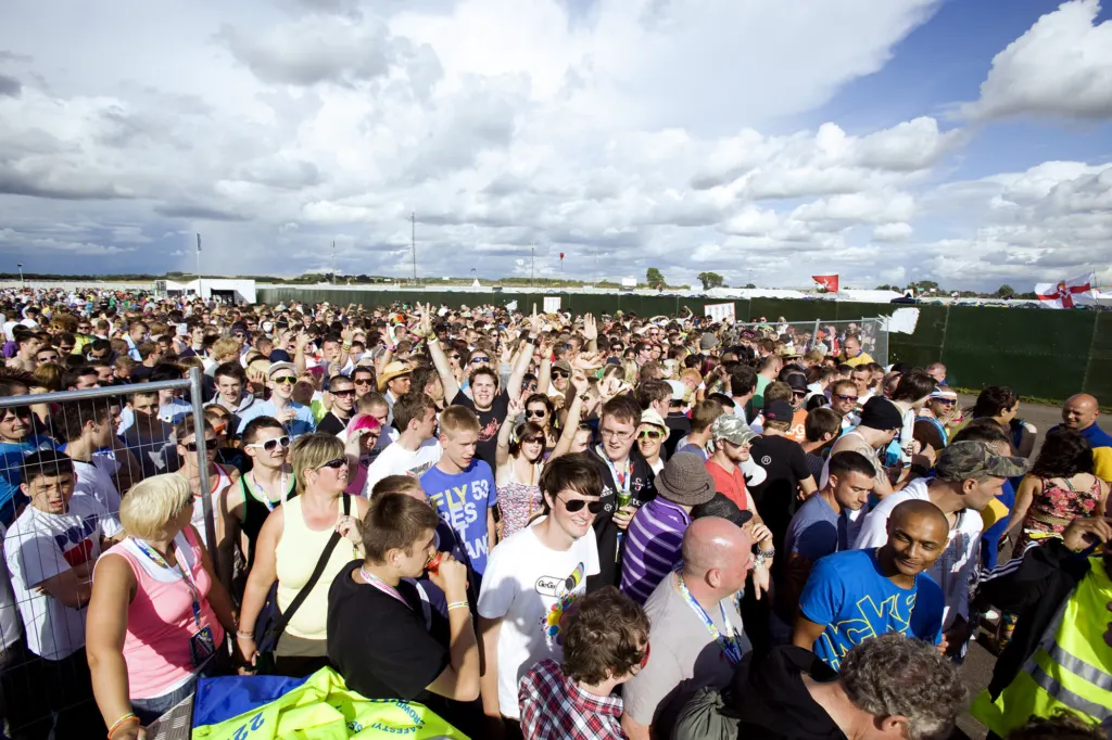 Festivalgoers and atmosphere at Global Gathering 2009